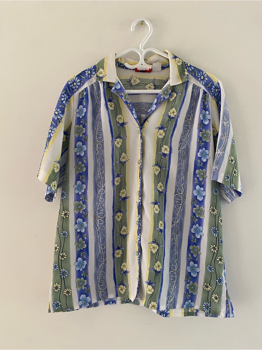 Vintage women’s Floral Stripe Short-Sleeve Button-Up Shirt - Blue & Green